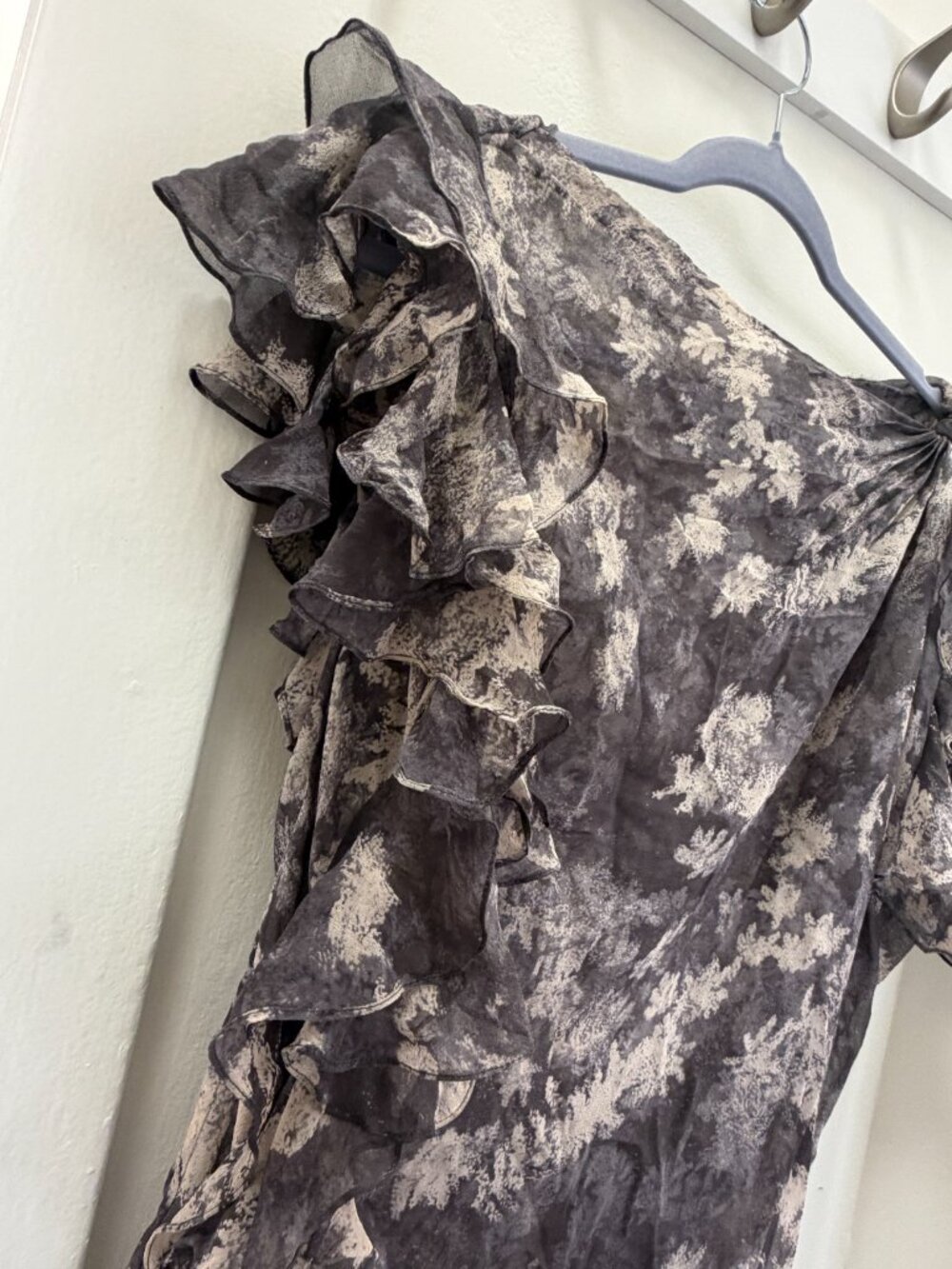 3.1 Phillip Lim 100% Silk Abstract Gray Ruffled Butterfly Asymmetrical Blouse - Picture 2 of 9